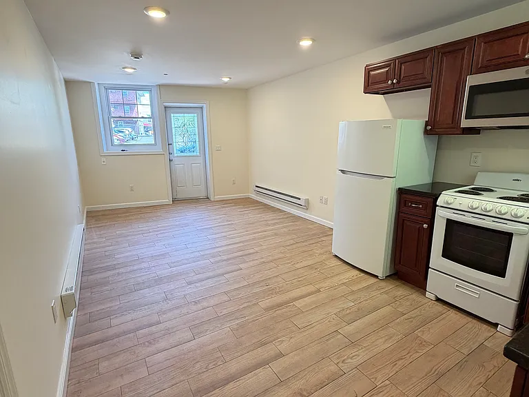 22 Hilliard Ave — Photo 2