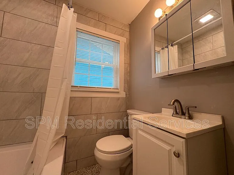 565 Manly Ave #A — Photo 10