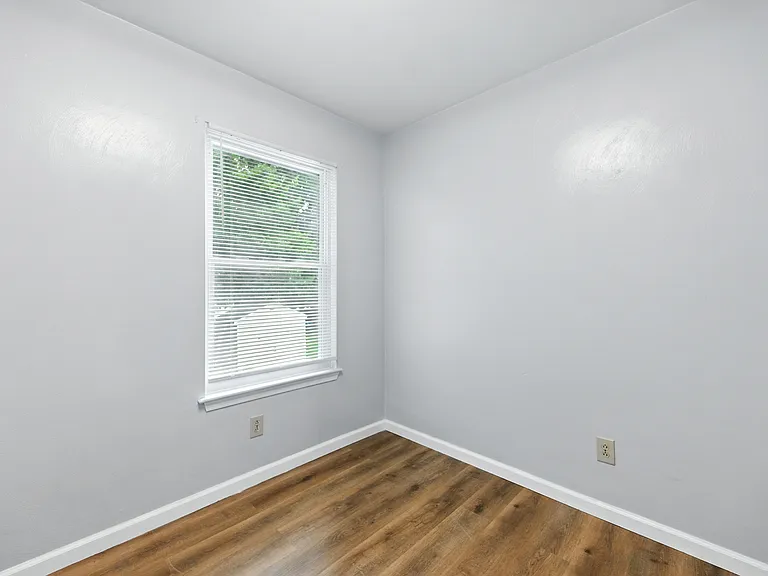 302 Seeman Ct — Photo 25