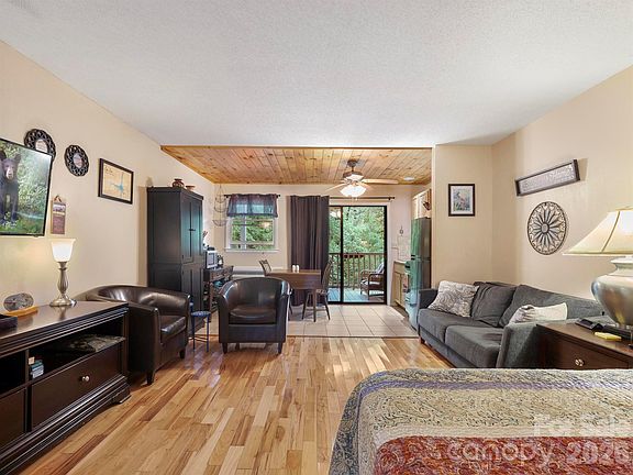 3rd image of 160 Whitney Blvd #31