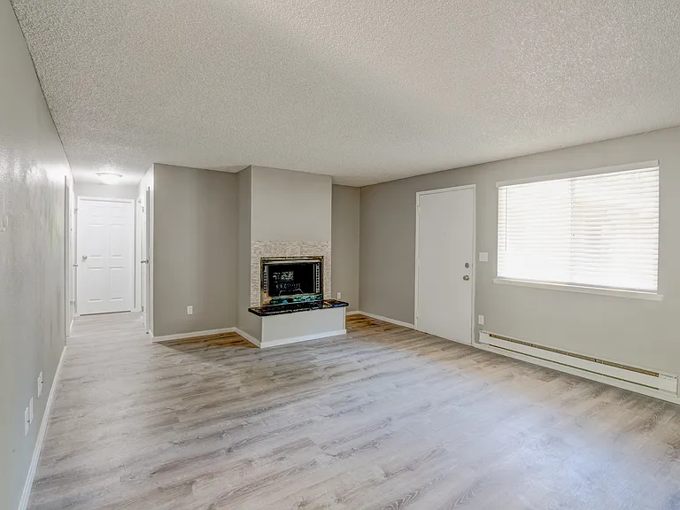 Macintosh Court Apartments — Photo 20