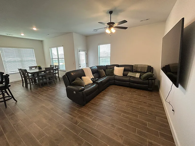 2040 Periwinkle Pl — Photo 2