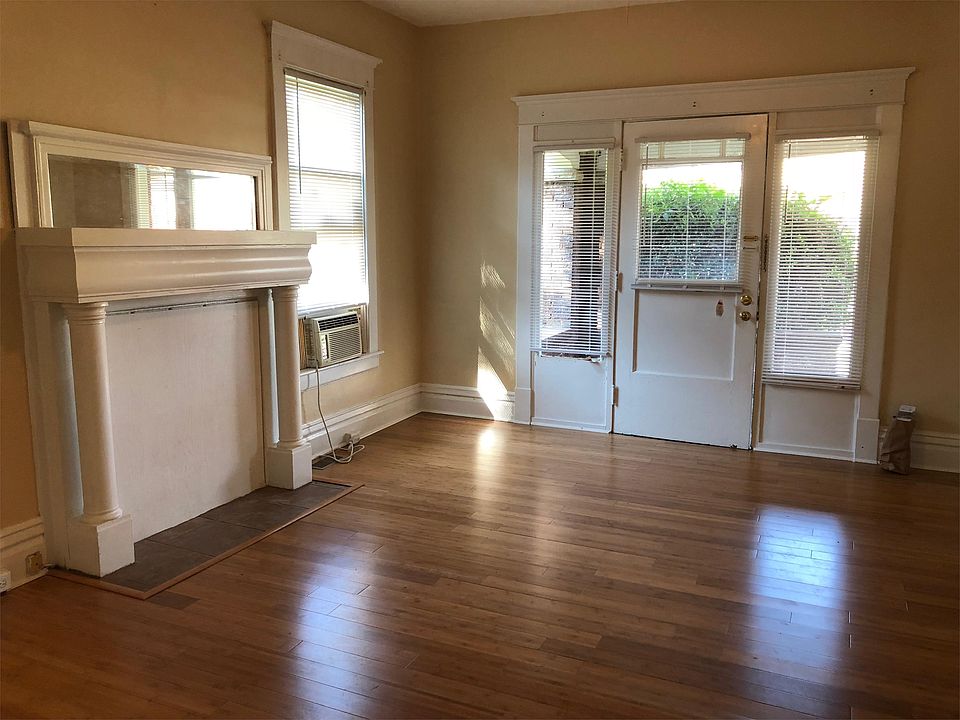 1st image of 926 & 1/2 9th St #1