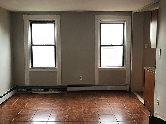 5th image of 18 Westervelt Pl