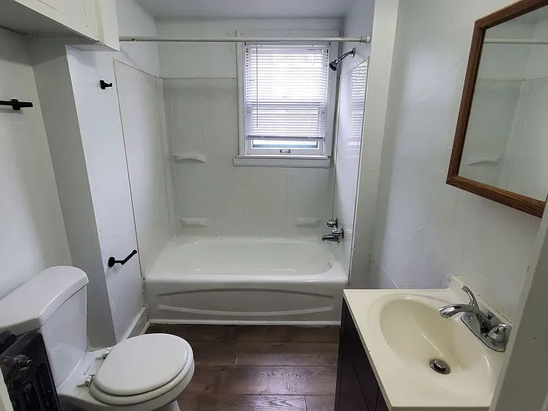 2610 W. Juneau Ave. (Duplex) — Photo 7