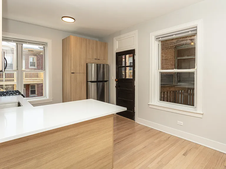 4121 W Belle Plaine Ave #16 — Photo 6