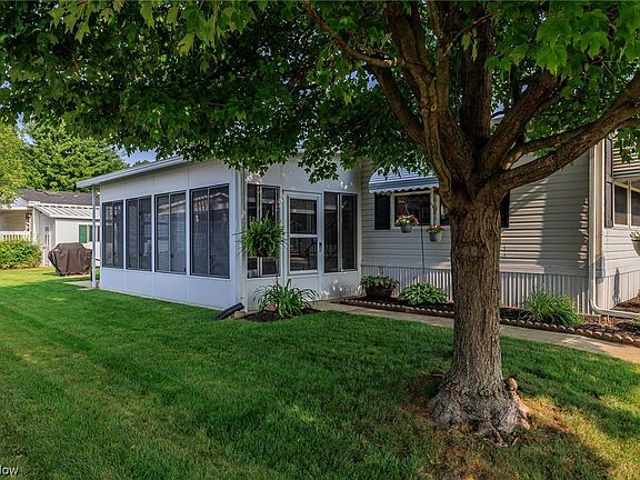 5th image of 4 Emerald Ln