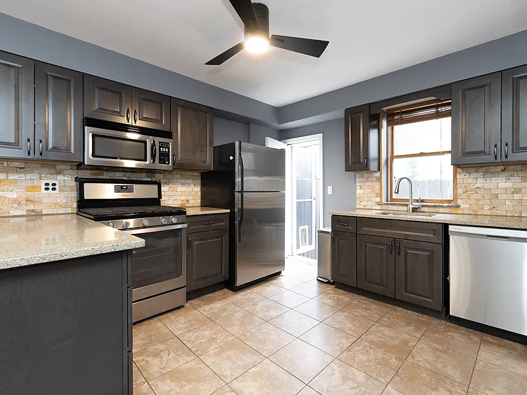 860 N Bailey St — Photo 1