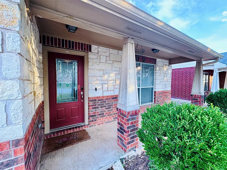 2512 Ericanna Ln — Photo 3