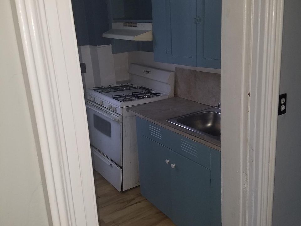 2nd image of 98 Livingston St #3
