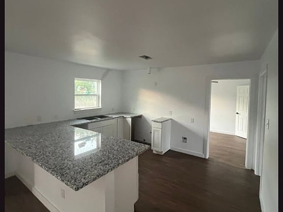 2nd image of 920 Hines Ave