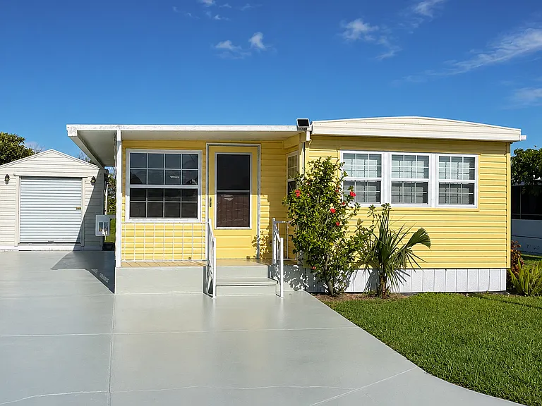1601 US Highway 441 SE #61 — Photo 2