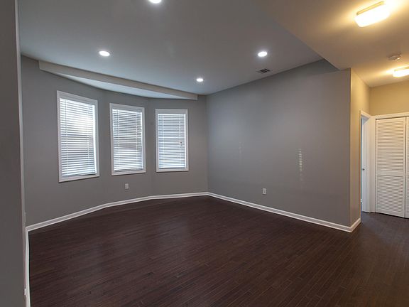 2nd image of 41 Vroom St