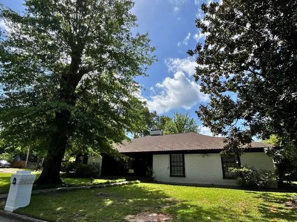 410 E 4th St, Mount Pleasant, TX 75455