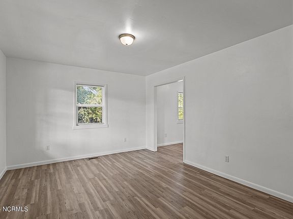 5th image of 214 Russell Street