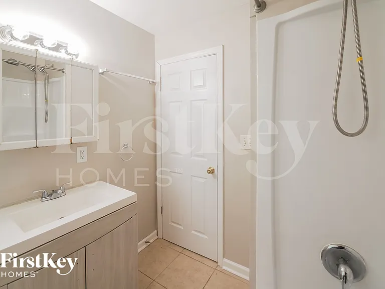 1098 Holly Cir — Photo 17