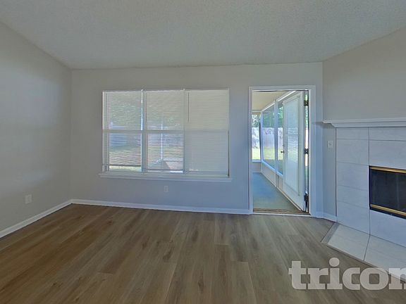 3rd image of 2762 Archer St