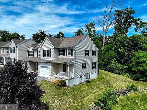 4th image of 271 Wildflower Dr