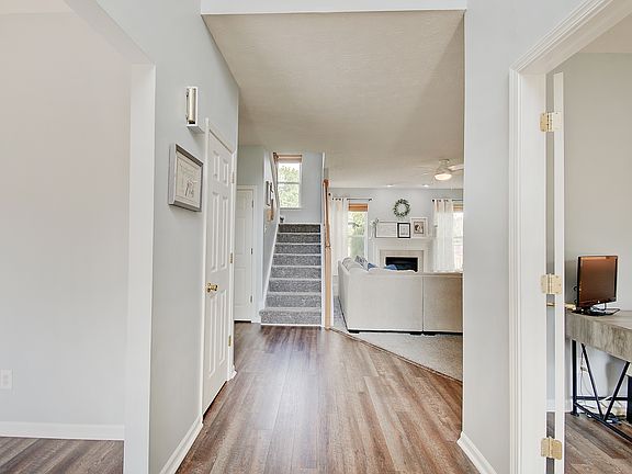 3rd image of 8371 Bent Oak Dr