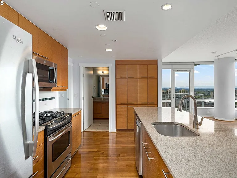 1500 SW 11th Ave #2401 — Photo 5