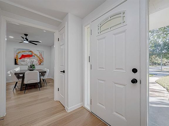 4th image of 2414 Walnut Bend Ln