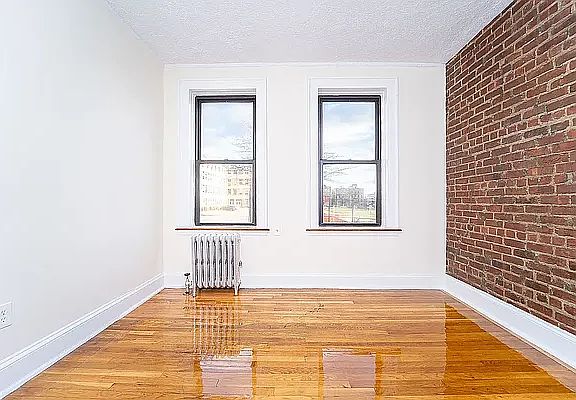 2nd image of 21-54 Crescent St Unit 1A