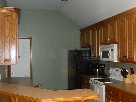 3rd image of 908 Shady Creek Ln
