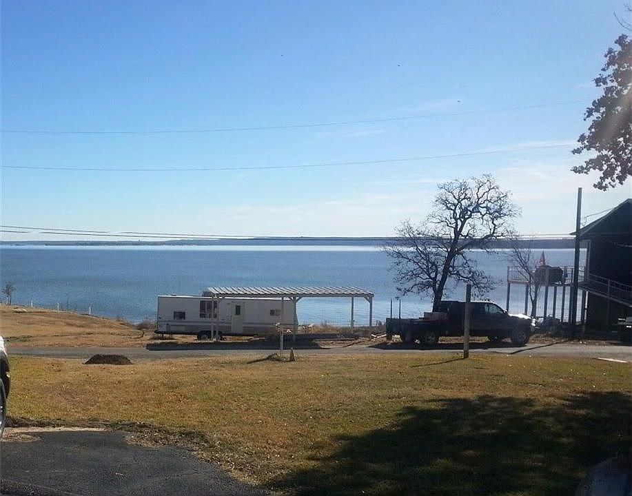 2nd image of 85 Lake Shore Rd