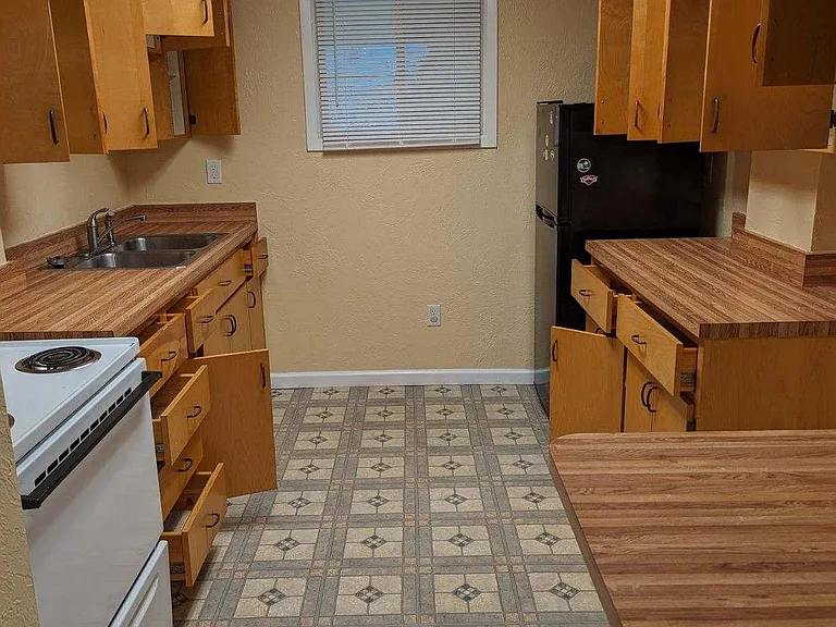 602 Russell Ave — Photo 9