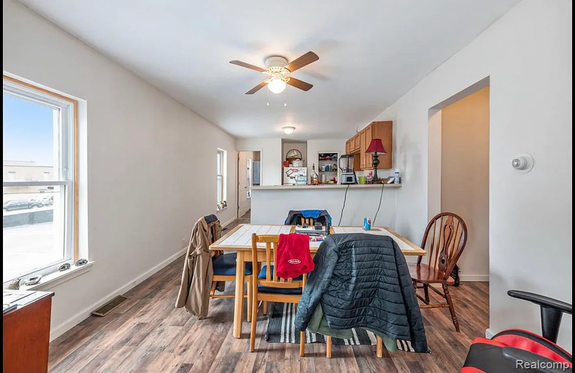 1 bed, 750 sqft, $1,100 — Photo 3