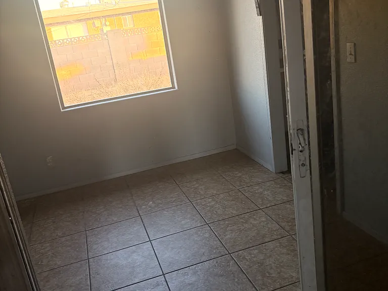 3135 W Pershing Ave — Photo 7