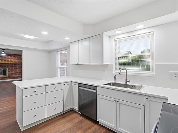 4th image of 4144 Meadowsweet Dr