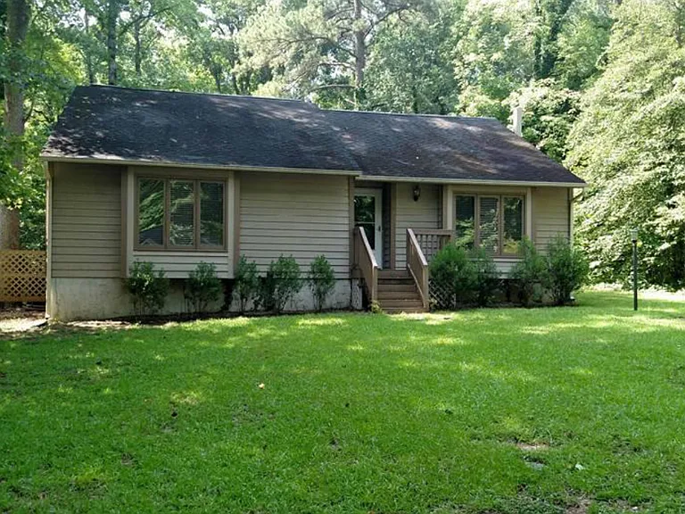 809 Hilltop Cir #HOUSE — Photo 1