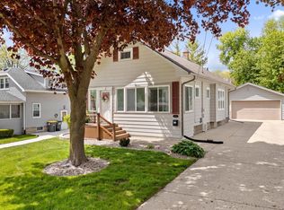 1108 Lindbergh Ave, Waukesha, WI 53188