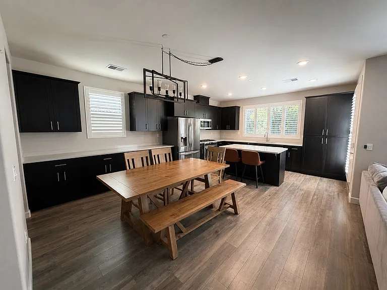 1714 Waterside Ln — Photo 5