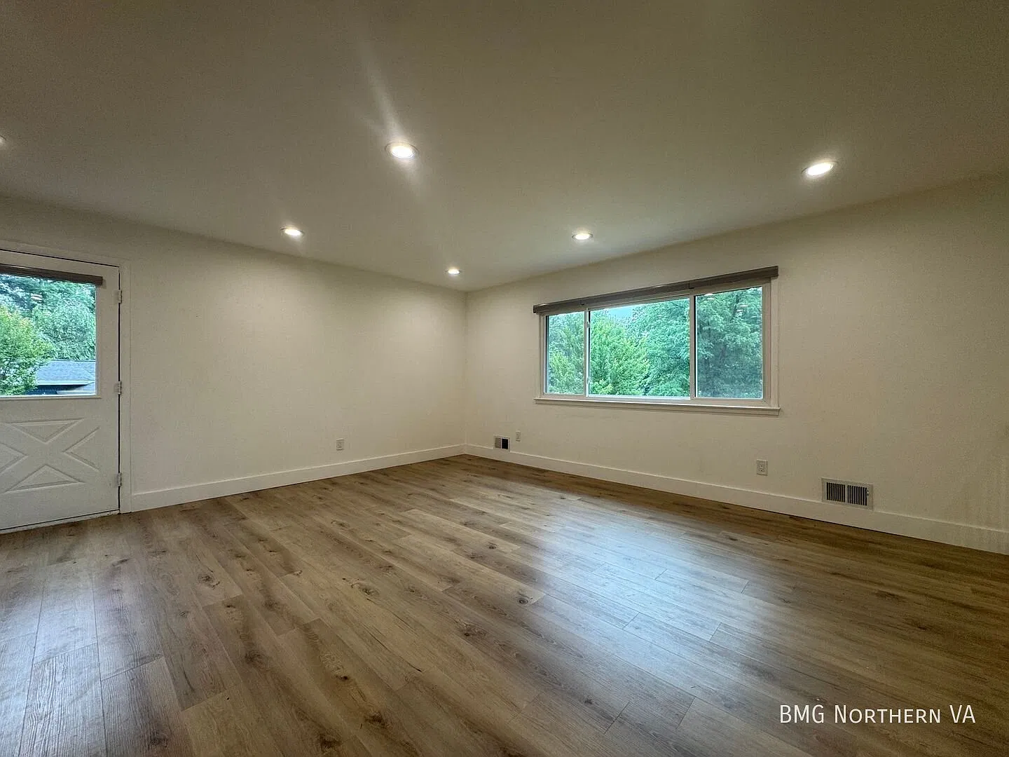 Modern 3BR/3BA In Springfield With Updated Kitchen And Finished Basement — Photo 2