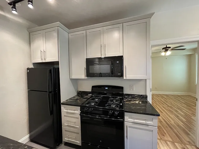 4924 Centre Ave #2 — Photo 3