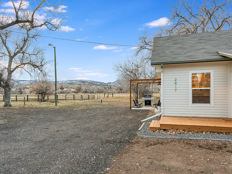 2417 N Overland Trl — Photo 2
