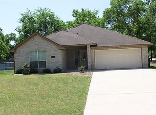 629 W Locust St, Angleton, TX 77515