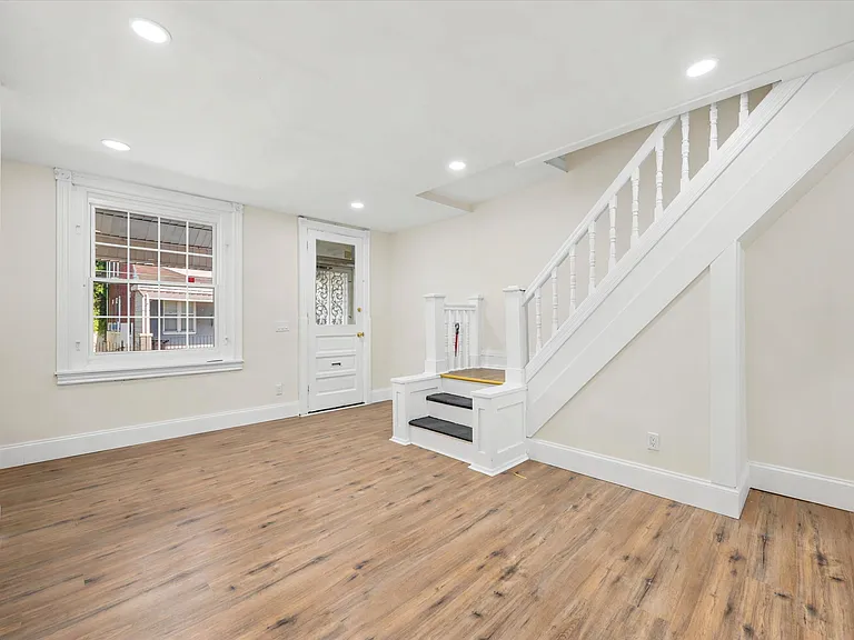 235 N Creighton St — Photo 13