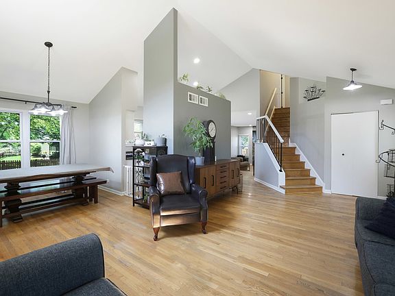 3rd image of 1384 Northgate Dr