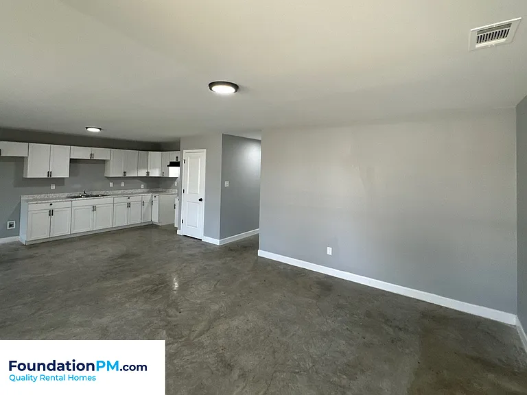 555 Monteagle Dr — Photo 4