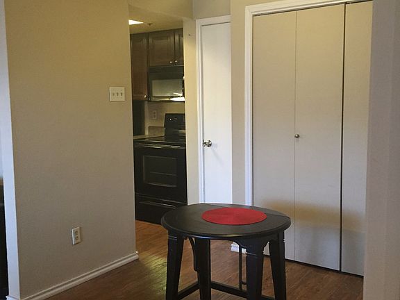 5th image of 5916 Gaston Ave APT 105