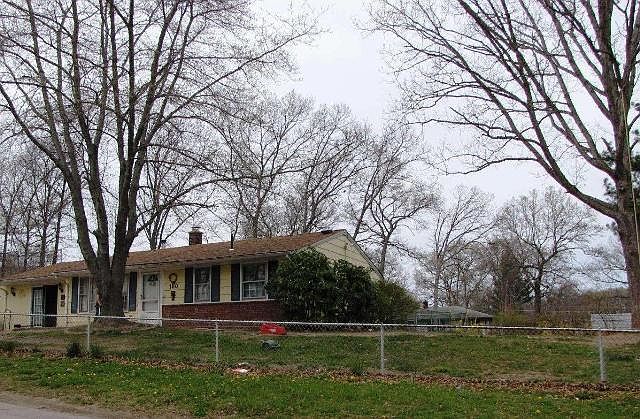 2nd image of 100 Leahy Rd