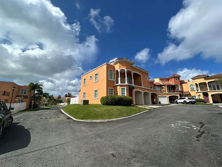 C11 Brighton Country Clb — Photo 2