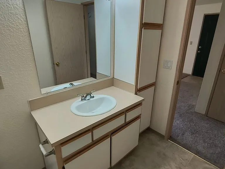 #825 Parkview Apartments — Photo 6