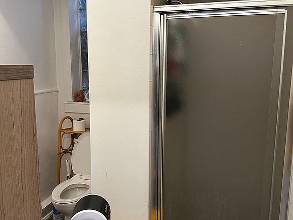 5th image of 2222 W 19th St APT 1R