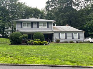 30 Fessler Dr, Spring Valley, NY 10977