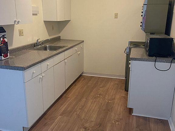 3rd image of 551C Sheffield Court