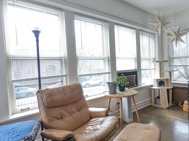 1458 W Belle Plaine Ave — Photo 5